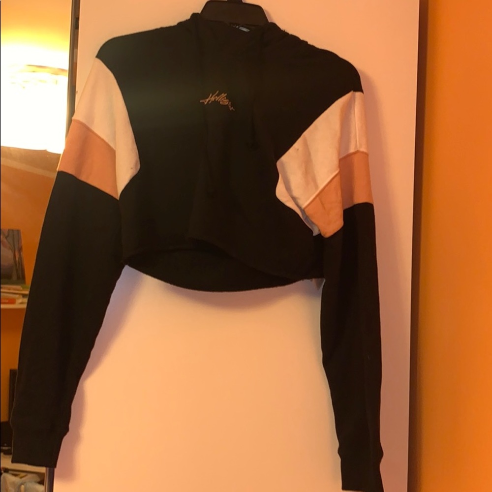 BRAND NEW HOLLISTER CROPPED HOODIE